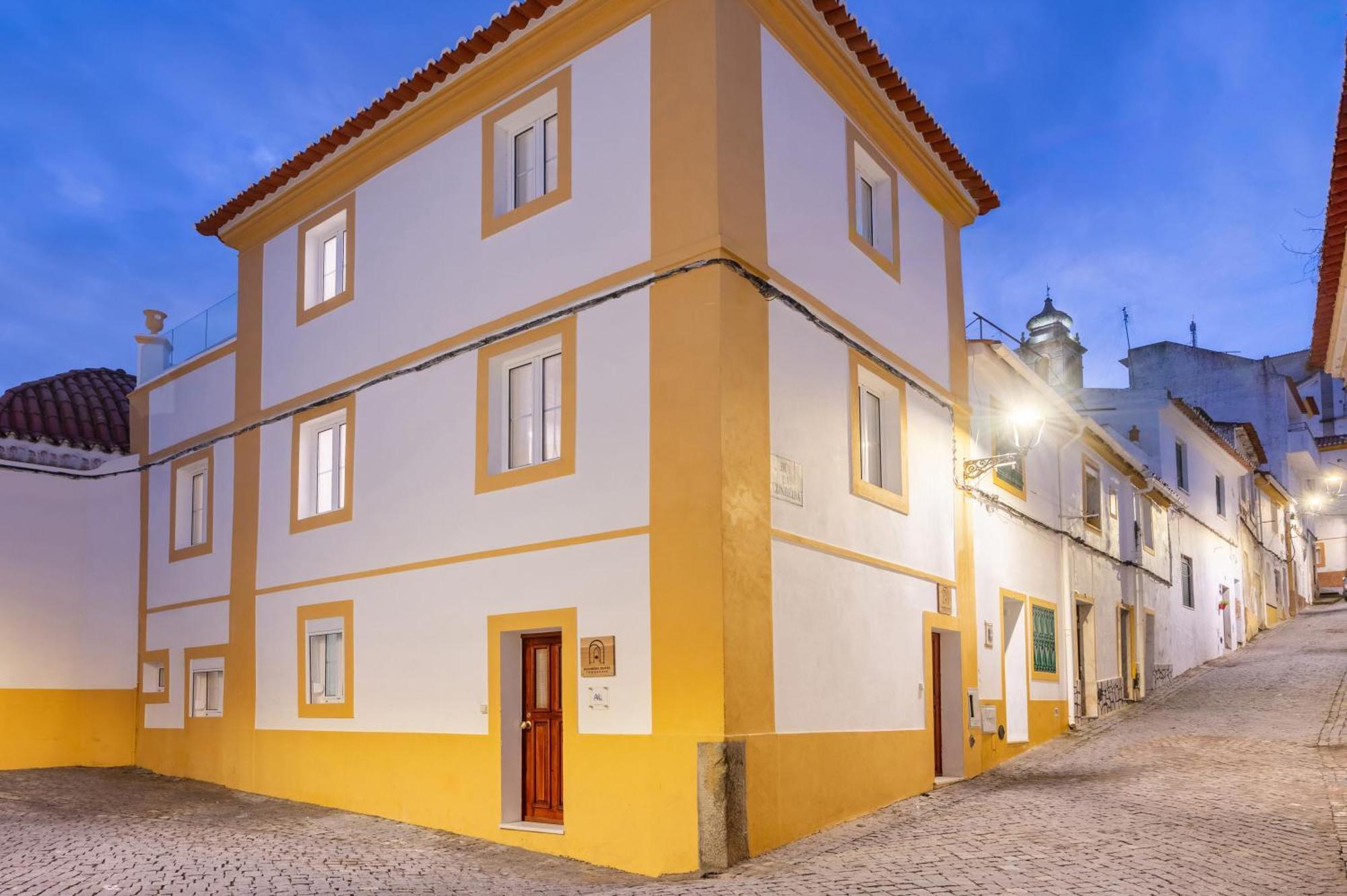 Azinheira Suites Townhouse - Alojamento Turistico (Adults Only) Elvas Bagian luar foto